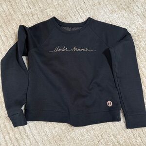 Woman’s under armour crew neck sweater
Size medium